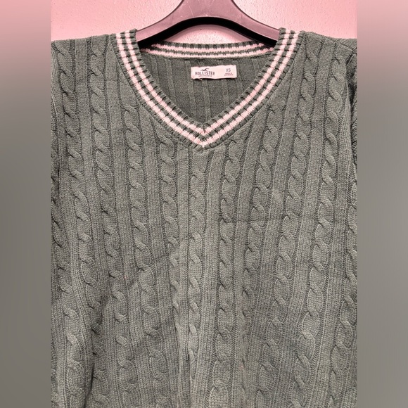 HOLLISTER Green V-neck Cable sweater long sleeve X-SMALL - Picture 6 of 8